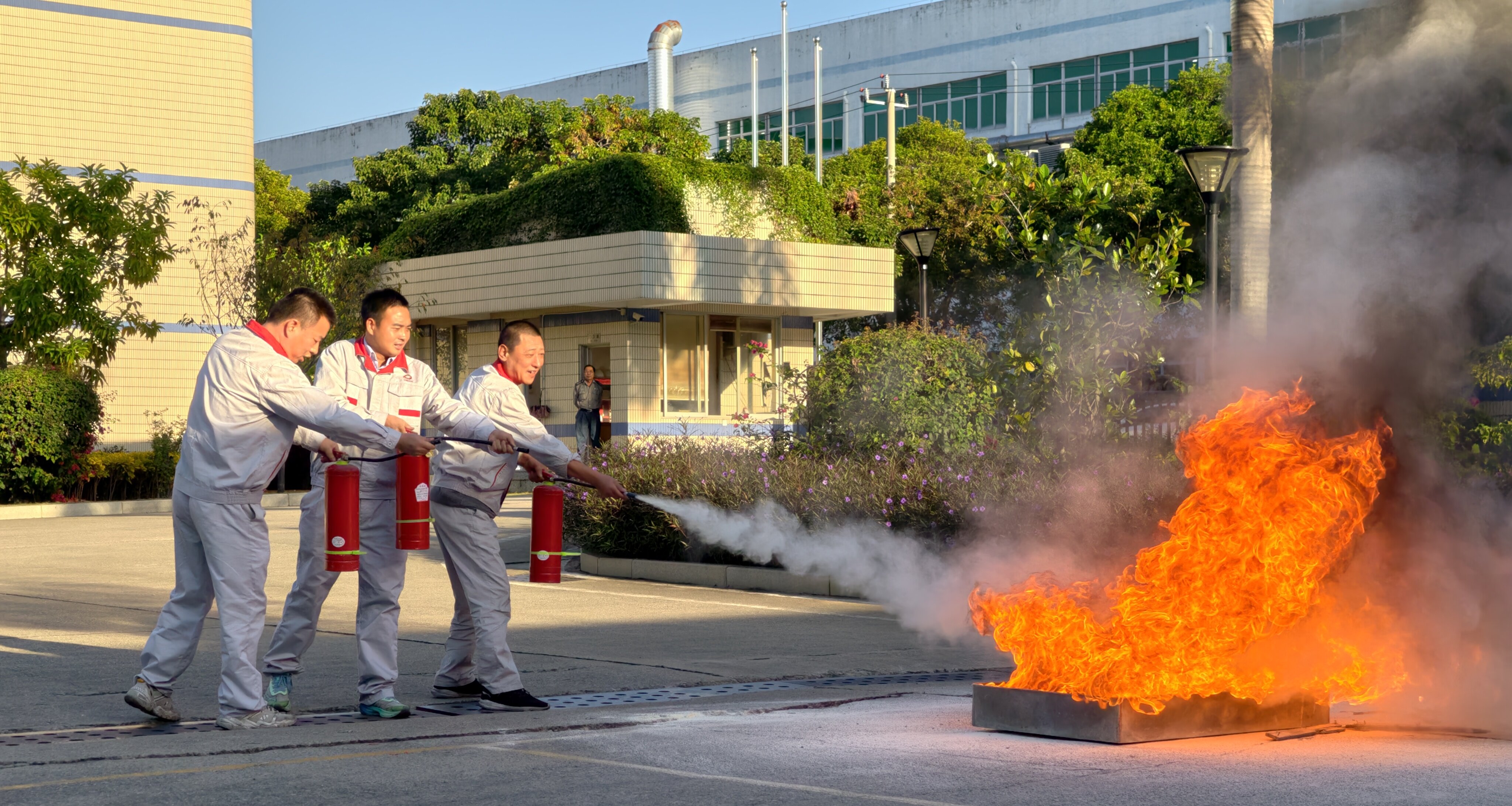 全民消防,生命至上 ——廈門標準砂扎實開展2025年消防宣傳月主題培訓 全民消防,生命至上 ——廈門標準砂扎實開展2025年消防宣傳月主題培訓